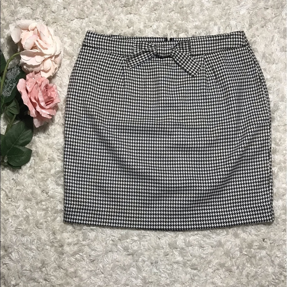 Cute Black and White herring bone skirt with Bow